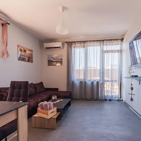 Apartament 1 *